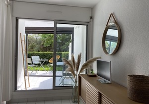 Modern studio 150 m from the sea with large terrace and garden