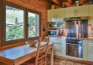 Mountain Chalet, 4 Bedrooms, Sleeps 9, Terrace, Garden, Near Shops!