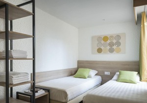 Nice apartment in villa for 4 guests with pool, hot tub, WIFI, TV, terrace and parking