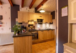 Perfect Family Getaway: 3BR Home with WiFi, Garden, BBQ, Baby Gear, Nearby Historic Villages