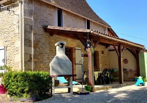 Perfect Family Getaway: 3BR Home with WiFi, Garden, BBQ, Baby Gear, Nearby Historic Villages