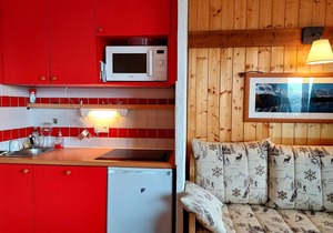 Plagne 1800 - Cozy 1BR Apartment with Balcony, Ski Locker, Parking, Near Shops