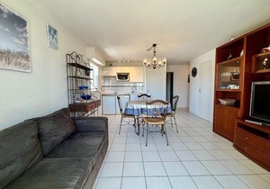 Quiberon Center 3-Room Apartment, 48m², 20m from Beach, Pet Friendly, Parking, Loggia