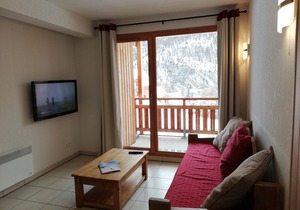 Quiet, at the foot of the slopes 4-6 people