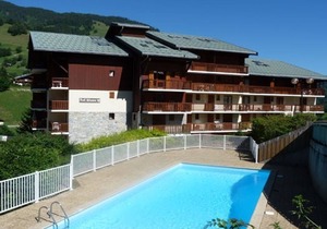 Renovated Cozy Apartment for 4-5 People with Pool Access