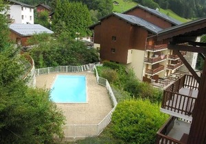 Renovated Cozy Apartment for 4-5 People with Pool Access