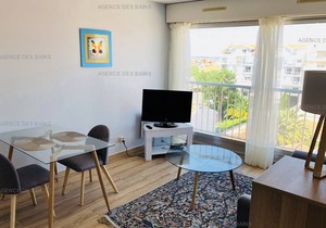 Renovated Studio Cabin 200m from Beach - Private Parking