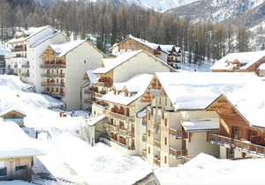 Ski-in/ski-out & foot of the slopes, swimming pool, balcony, 35m², Les Orres