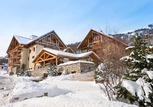 Ski-in/ski-out & foot of the slopes, fitness, swimming pool, sauna, hammam, balcony, tv, ski locker