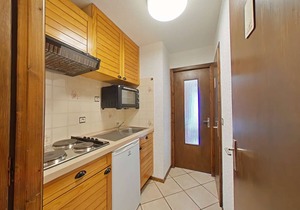 Ski-in/ski-out studio with terrace, parking and Wi-Fi - sleeps 4