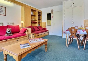 Ski-in/ski-out studio for 4, near shops and south-facing balcony in Tignes