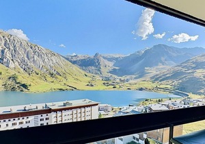 Ski-in/ski-out studio for 4, near shops and south-facing balcony in Tignes