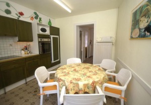Snug Holiday Home with Fenced Garden Garden Furniture BBQ