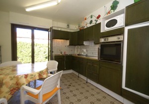 Snug Holiday Home with Fenced Garden Garden Furniture BBQ