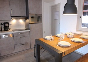 Spacious 3-Room Apartment for 6 with Balcony and Parking - Near Slopes and Shops, Alpe d'Huez