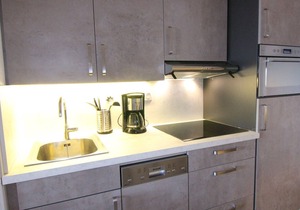 Spacious 3-Room Apartment for 6 with Balcony and Parking - Near Slopes and Shops, Alpe d'Huez