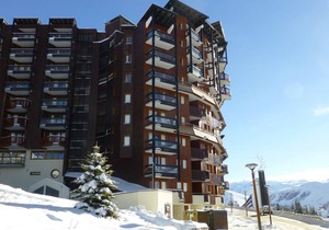 Spacious 3-Room Apartment for 6 with Balcony and Parking - Near Slopes and Shops, Alpe d'Huez