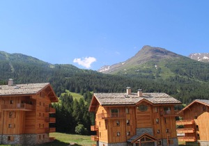 Spacious Apartment at the Foot of the Slopes with Balcony