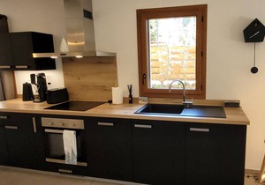 Spacious Apartment with Private Garden, Close to Ski Slopes and Village Center