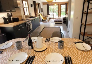 Spacious Apartment with Private Garden, Close to Ski Slopes and Village Center