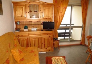 Studio cabin for 4, covered parking, 50m from slopes