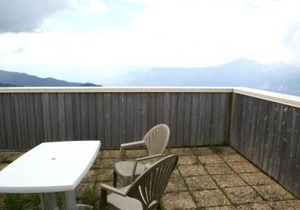 Studio cabine au pied des pistes avec balcon et terrasse - FR-1-557-21