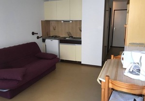 Studio Cabine in Port Leucate with Pool, Beachfront, Parking, and Nearby Shops