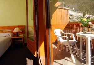 Studio-Comfort-Ensuite with Bath-Balcony-Vue Montagne