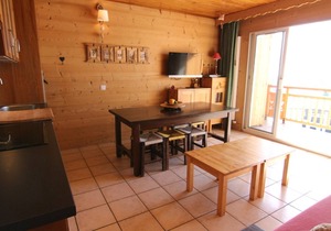 Stunning Ski-In/Ski-Out Studio for 4 with South-Facing Balcony in Alpe d'Huez
