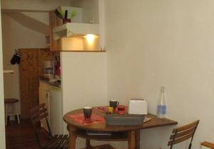 THE 39-1: AT THE FOOT OF THE CITY, GARAGE, WIFI