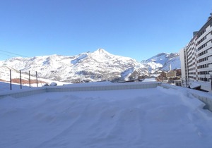 Tignes - Cozy 3-room apartment, sleeps 8, ski-in/ski-out, close to shops, WiFi