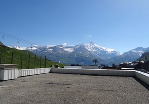 Tignes - Cozy 3-room apartment, sleeps 8, ski-in/ski-out, close to shops, WiFi