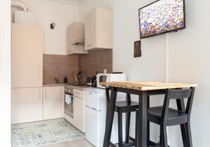 Travel Homes - The Invitation, Ideal Little Venice