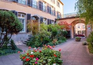 Travel Homes - The Invitation, Ideal Little Venice