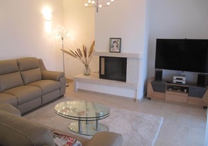 Villa in very good standing with swimming pool near a beautiful beach