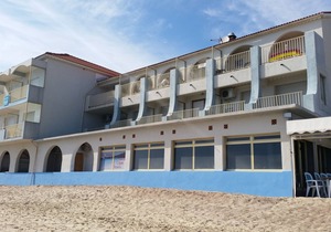 Waterfront studio on CAVALIERE beach