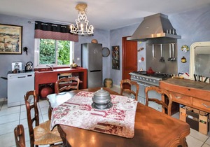Welcome to this charming and rustic cottage.