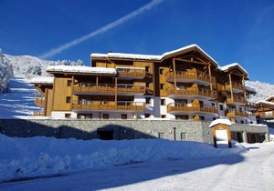 Wifi, 180m from ski slopes, 3rd floor, view mountain, balcony, parking, tv, ski locker, 79m²