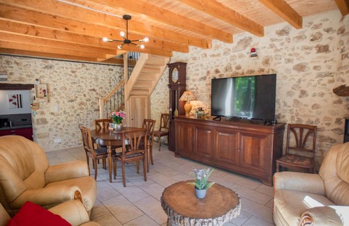 Saint-Cernin-de-lHerm House | 106 m² House ∙ 2 bedrooms ∙ 5 guests