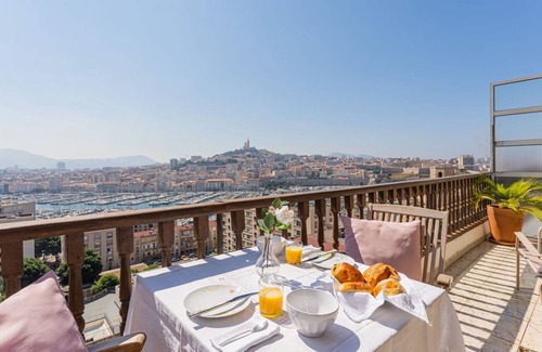 Hotel-de-Ville Apartment | 107 m² Apartment ∙ 2 bedrooms ∙ 4 guests