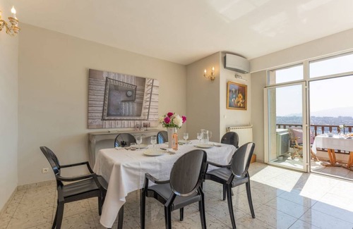 Hotel-de-Ville Apartment | 107 m² Apartment ∙ 2 bedrooms ∙ 4 guests