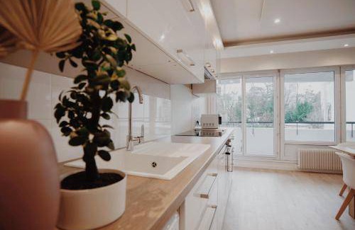 9th Arrondissement Apartment | 124 m² Apartment ∙ 5 bedrooms ∙ 10 guests