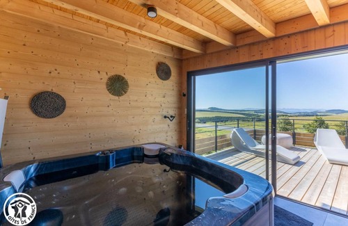 Besse-et-Saint-Anastaise House | 138 m² Gîte ∙ 2 bedrooms ∙ 6 guests