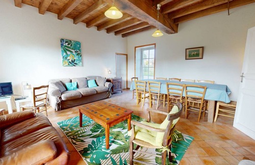 Saint-Julien-des-Landes House | 160 m² House ∙ 5 bedrooms ∙ 12 guests