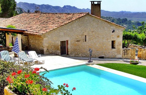 Les Baux-de-Provence House | 160 m² Farmhouse ∙ 4 bedrooms ∙ 4 guests