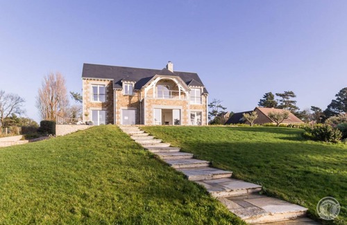 Carolles House | 166 m² Gîte ∙ 4 bedrooms ∙ 8 guests