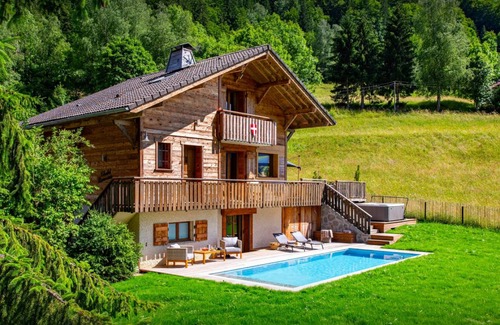 Les Villards-sur-Thones Ski Chalet | 190 m² Chalet ∙ 4 bedrooms ∙ 10 guests