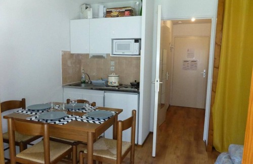 Les Contamines-Montjoie Apartment | 200m from ski lifts, 2nd floor, balcony, parking, tv, ski locker, 18m², Les Contamines-Montjoie