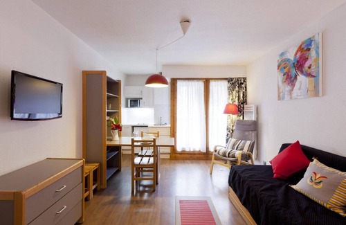 Brides-les-Bains Apartment | 200m from ski lifts, 3rd floor, balcony, parking, tv, ski locker, 25m², Brides Les Bains