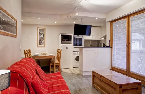 Brides-les-Bains Apartment | 200m from ski lifts, 3rd floor, balcony, parking, tv, ski locker, 53m², Brides Les Bains